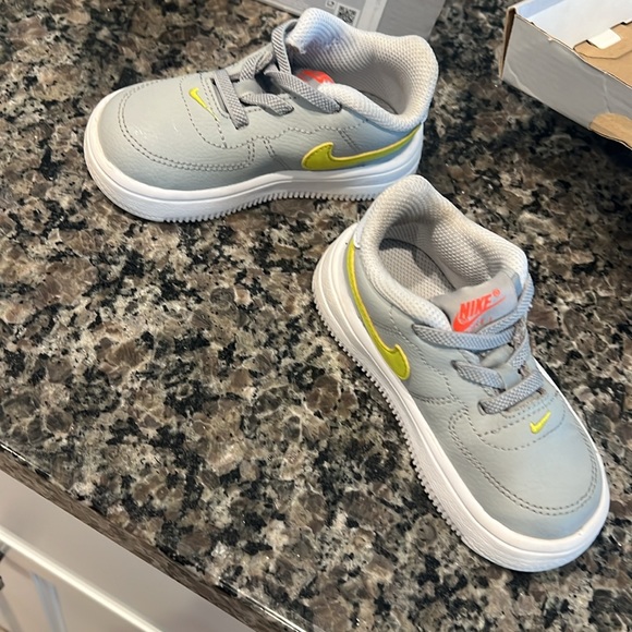 New - Picture 3 of 4